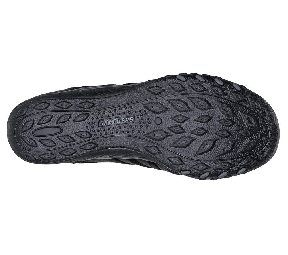 Women Skechers Relaxed Fit: Breathe-Easy - Remember Me Slip On Shoes Black  USA |  0896-QKHID